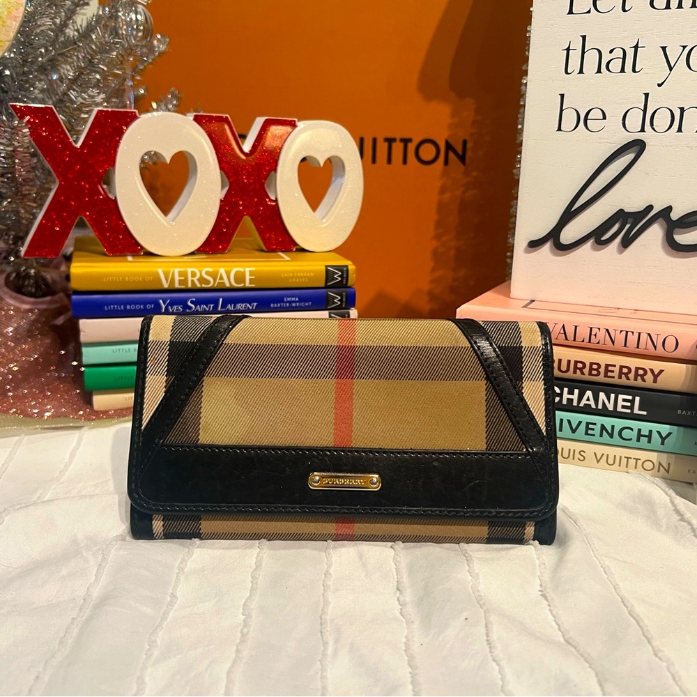 SOLD…….Burberry House Check Leighton Fabric and Leather Wallet